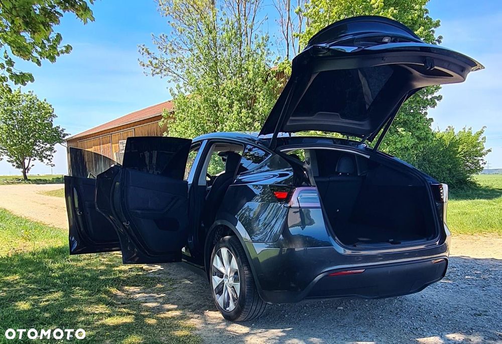Tesla Model Y - 3