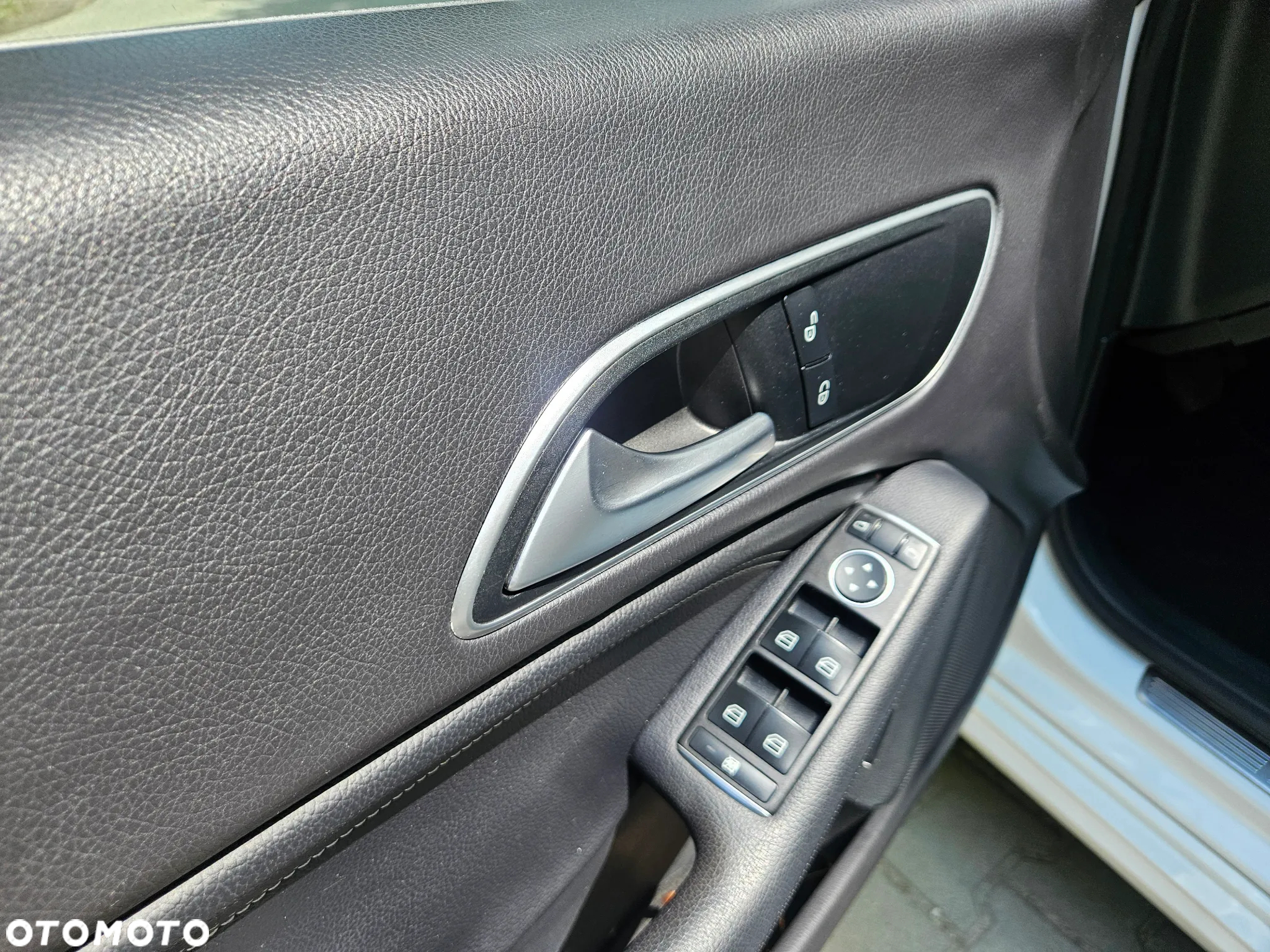 Mercedes-Benz CLA 180 7G-DCT Urban - 28