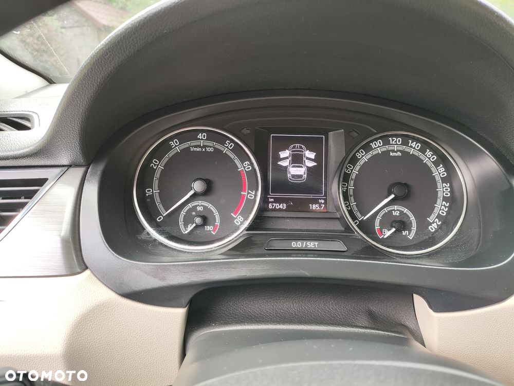 Skoda RAPID Spb 1.0 TSI Style DSG - 17