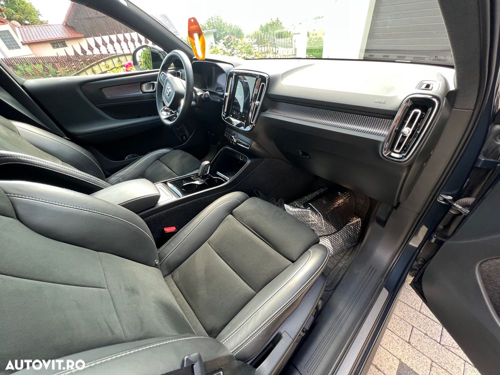 Volvo XC 40 Recharge Twin Motor AWD Plus - 23