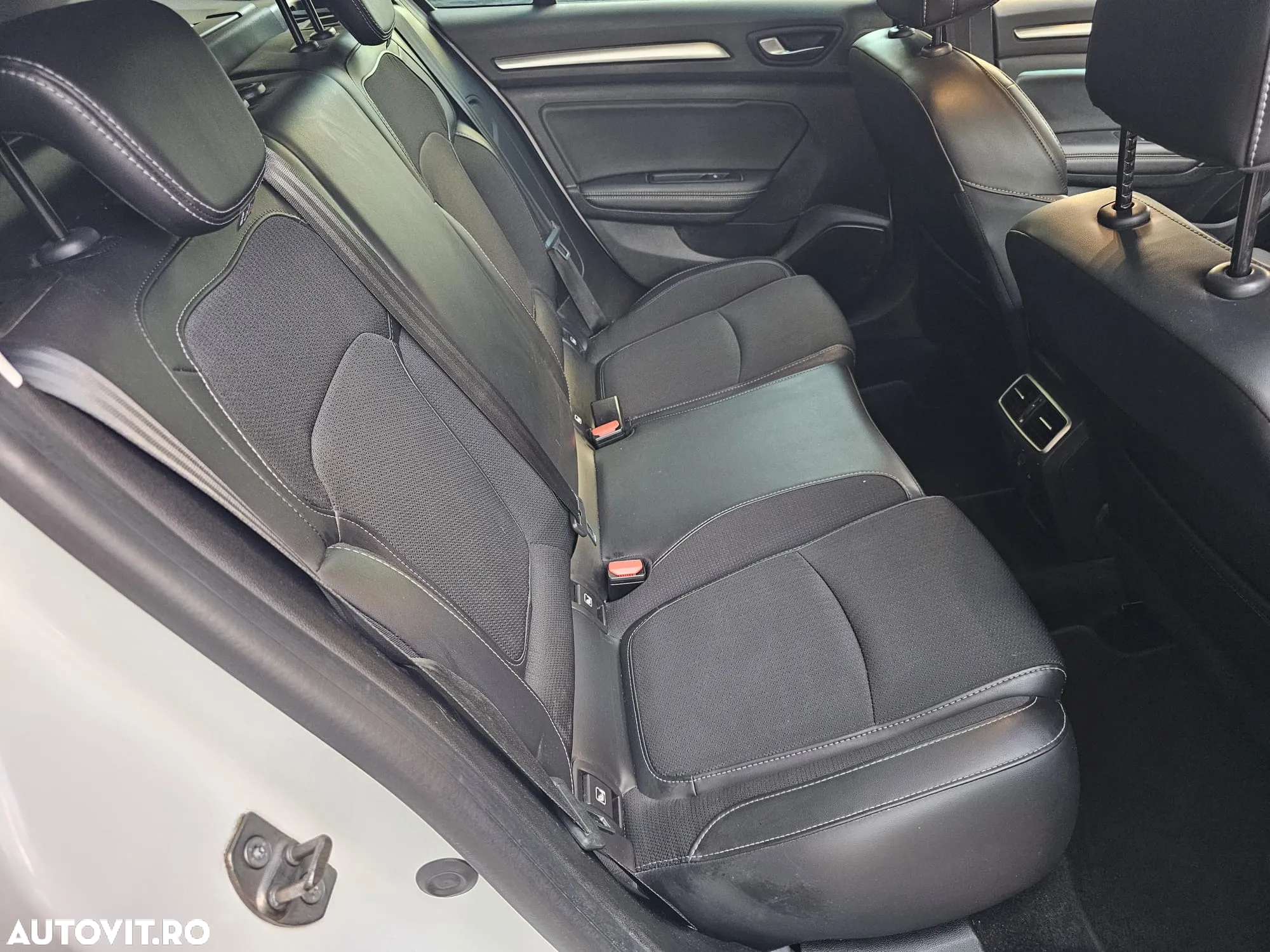 Renault Megane Grandtour BLUE dCi 115 EDC INTENS - 13