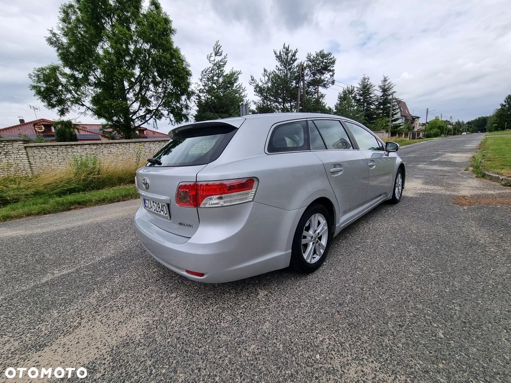 Toyota Avensis - 4