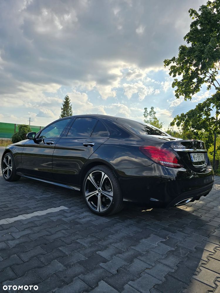 Mercedes-Benz Klasa C 300 e 9G-TRONIC - 33