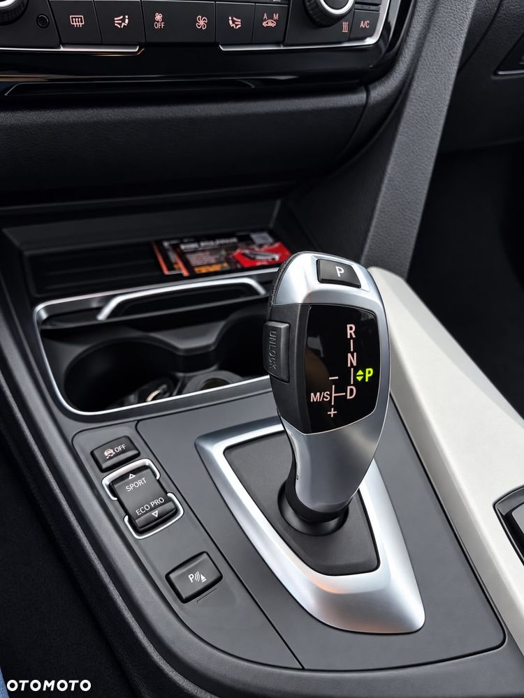 BMW Seria 3 320d Sport Line Shadow - 11
