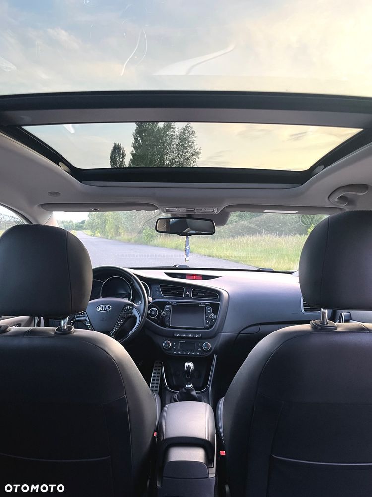 Kia Ceed - 11