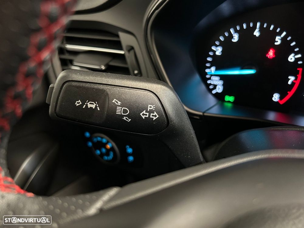 Ford Focus 1.0 EcoBoost MHEV ST-Line - 36