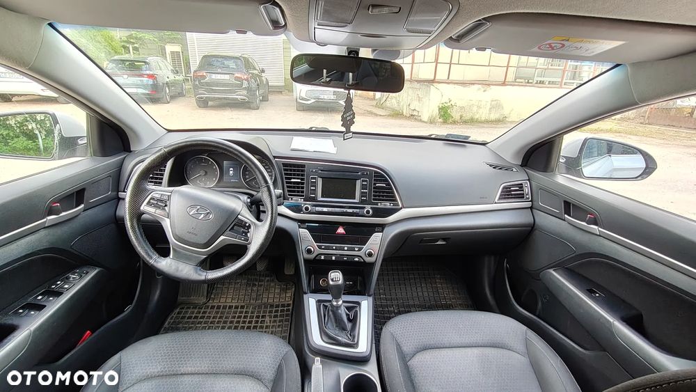 Hyundai Elantra 1.6 Classic Plus - 3