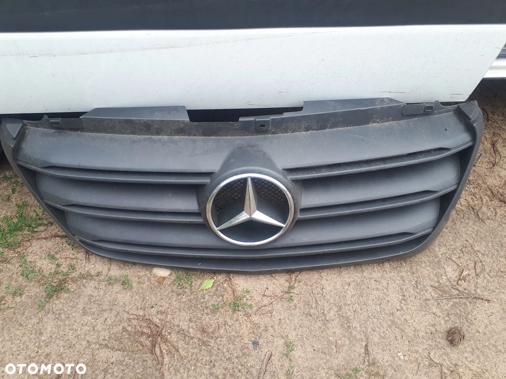 MERCEDES SPRINTER 907 910 ATRAPA GRILL - 2