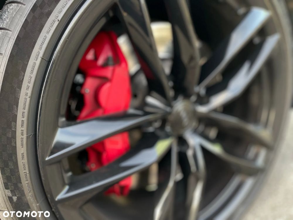 Audi RS6 Avant Standard - 22