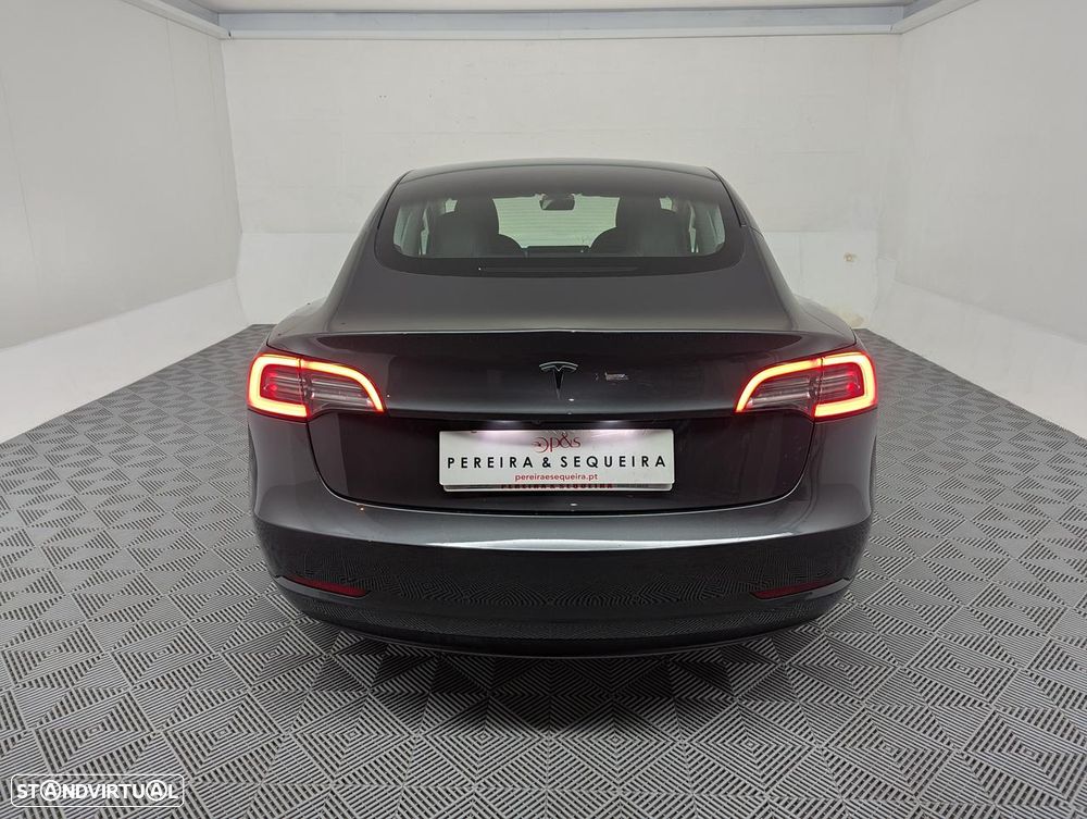Tesla Model 3 Long Range Tração Traseira - 28