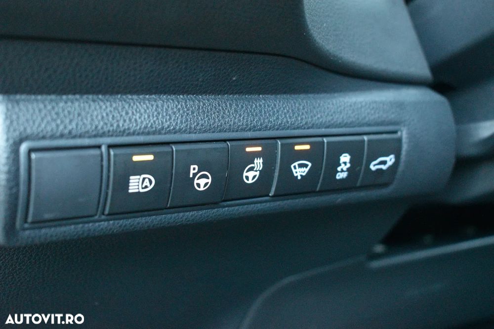 Toyota Corolla 2.0 Lounge - 17