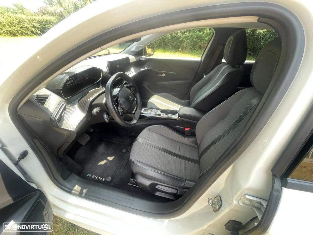 Peugeot e-208 50 kWh Allure Pack — fotografia 5