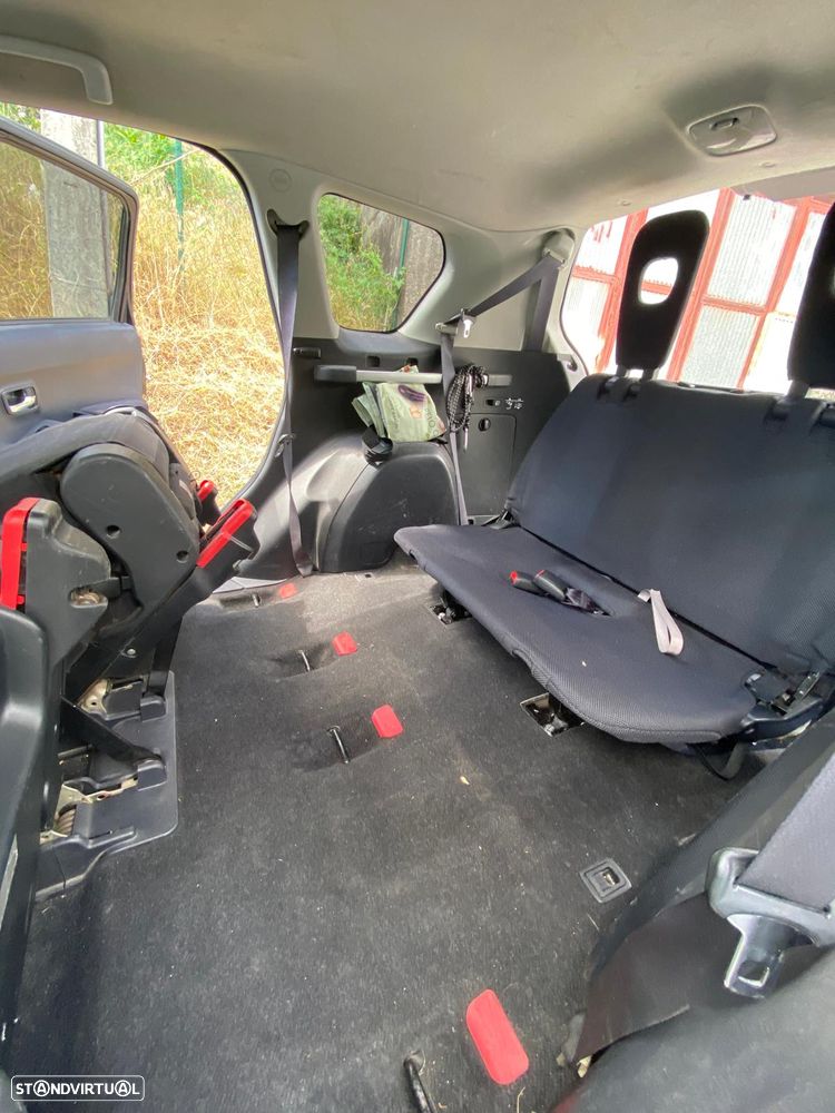 Mitsubishi Outlander 2.0 DI-D SW 4WD - 28