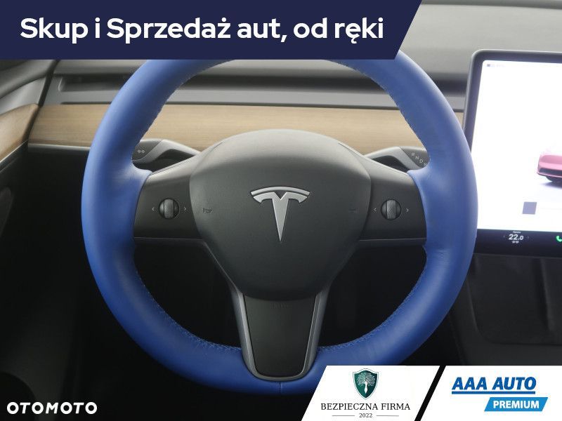 Tesla Model Y - 16