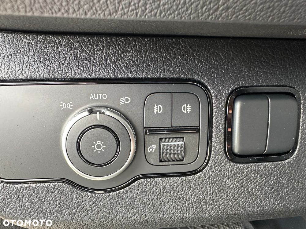 Mercedes-Benz Sprinter - 11