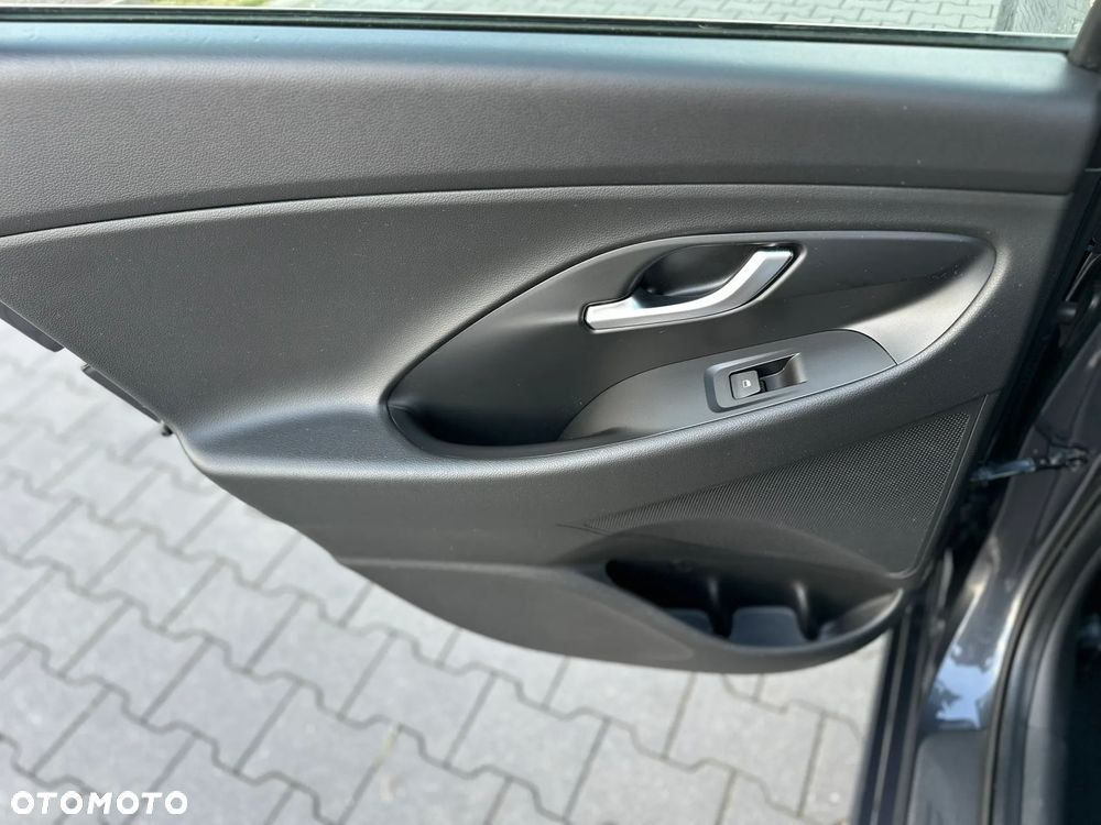 Hyundai i30 1.5 DPI Classic + - 33