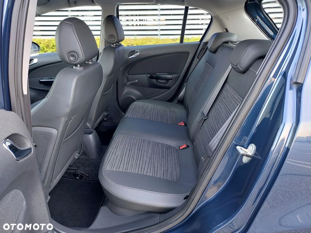 Opel Corsa 1.2 16V Cosmo - 23