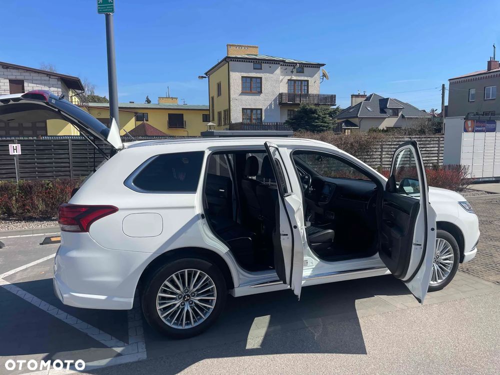 Mitsubishi Outlander - 11