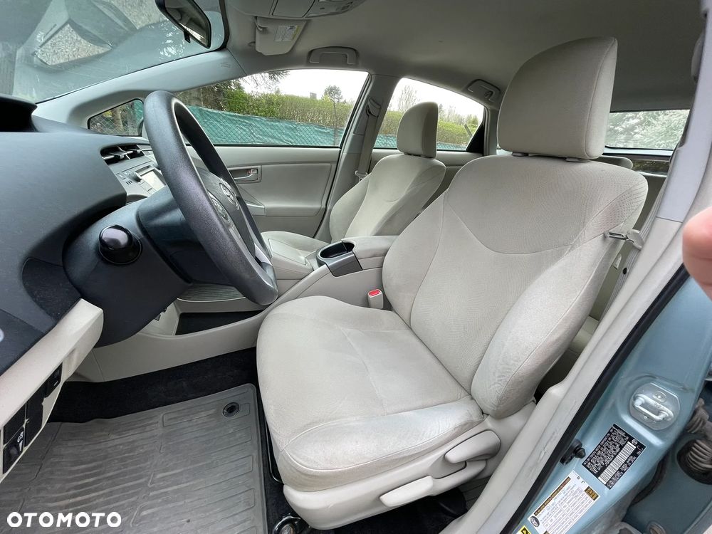 Toyota Prius (Hybrid) Comfort - 8