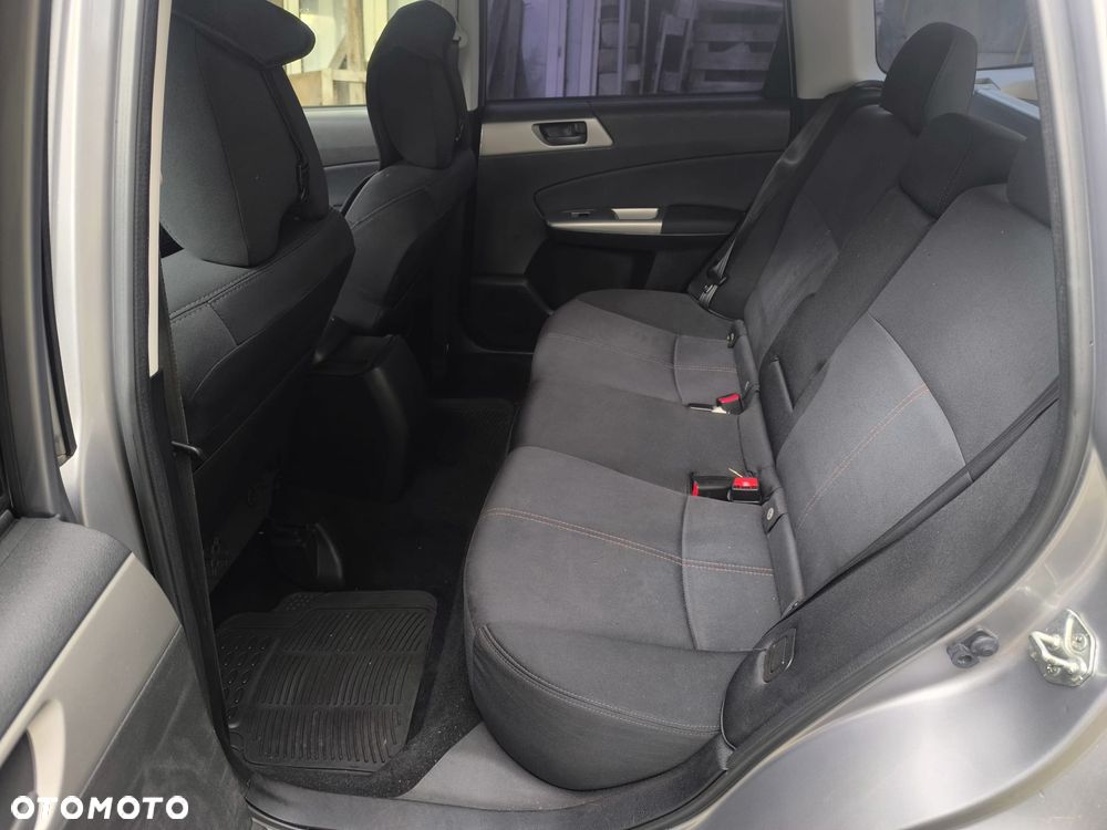 Subaru Forester 2.0D XA 000 Euro5 - 10