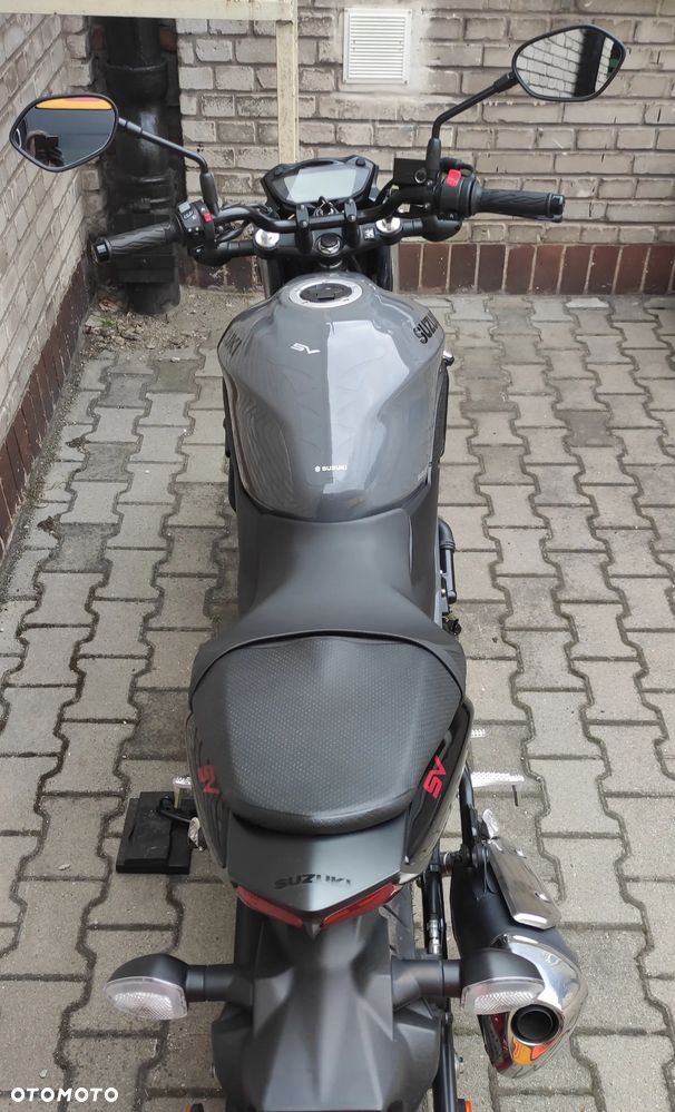 Suzuki SV - 12