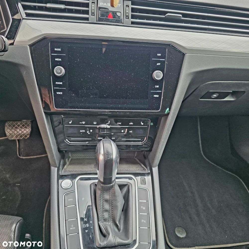 Volkswagen Passat - 11