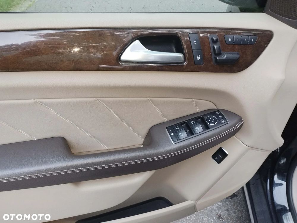 Mercedes-Benz GL 400 4Matic 7G-TRONIC - 25