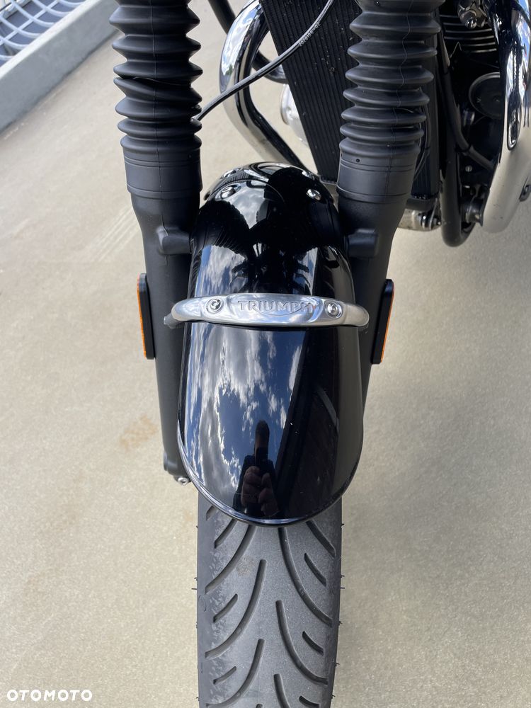 Triumph Bonneville - 10