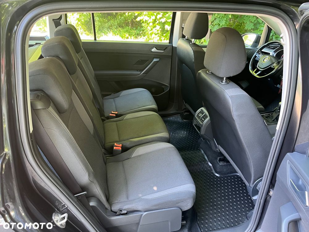 Volkswagen Touran - 18