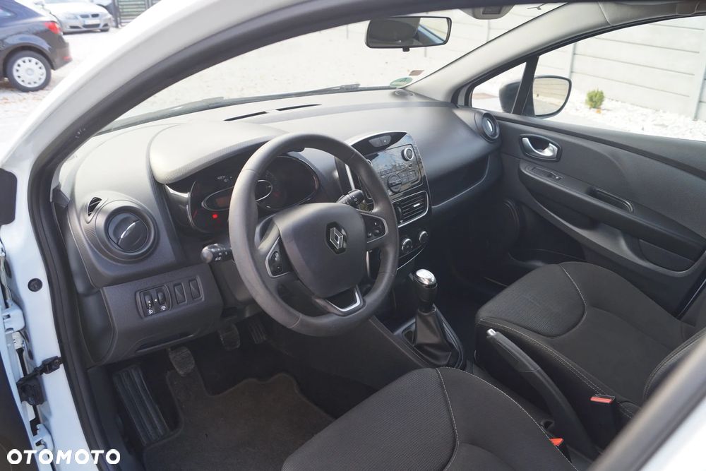 Renault Clio 1.2 16V 75 LIMITED - 21