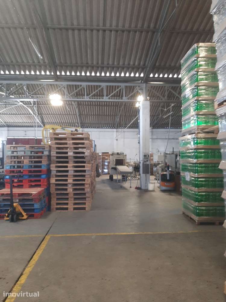 Armazém Industrial com 1954M2 a 1km da Rotunda da A29 de Espinho - Grande imagem: 3/5