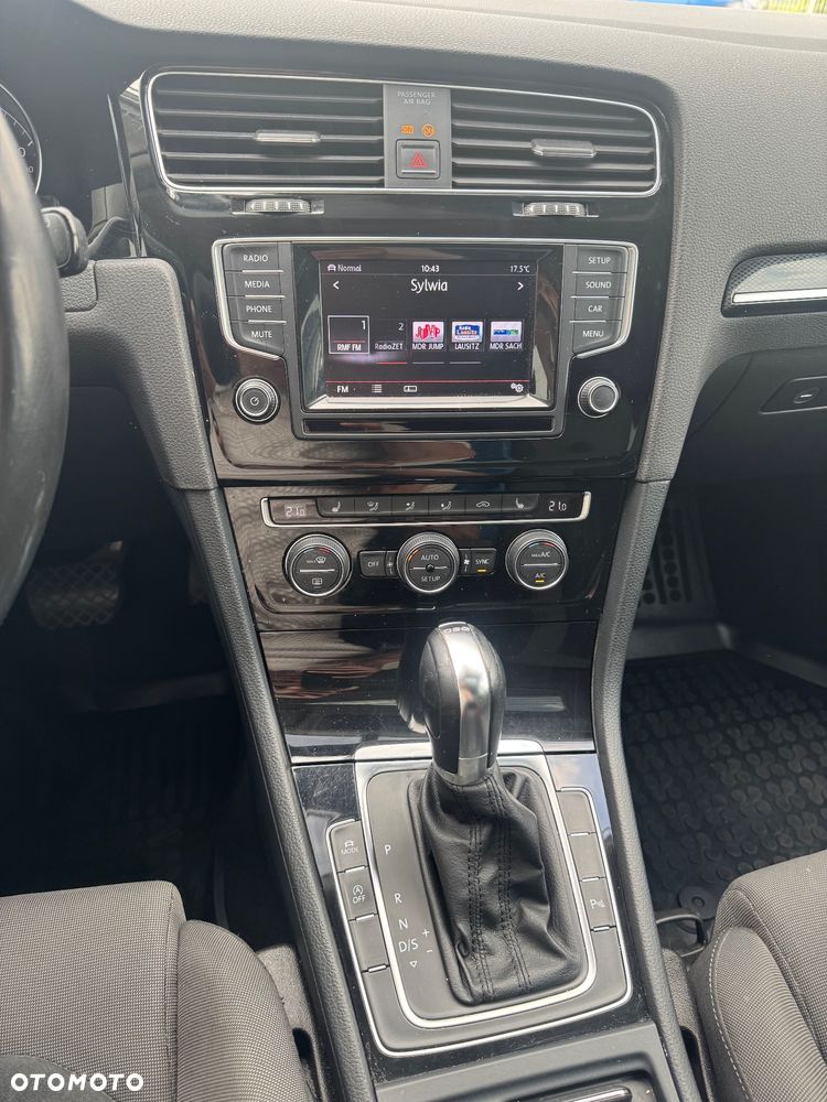 Volkswagen Golf - 10