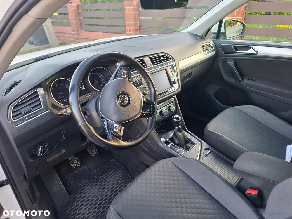 Volkswagen Tiguan - 19