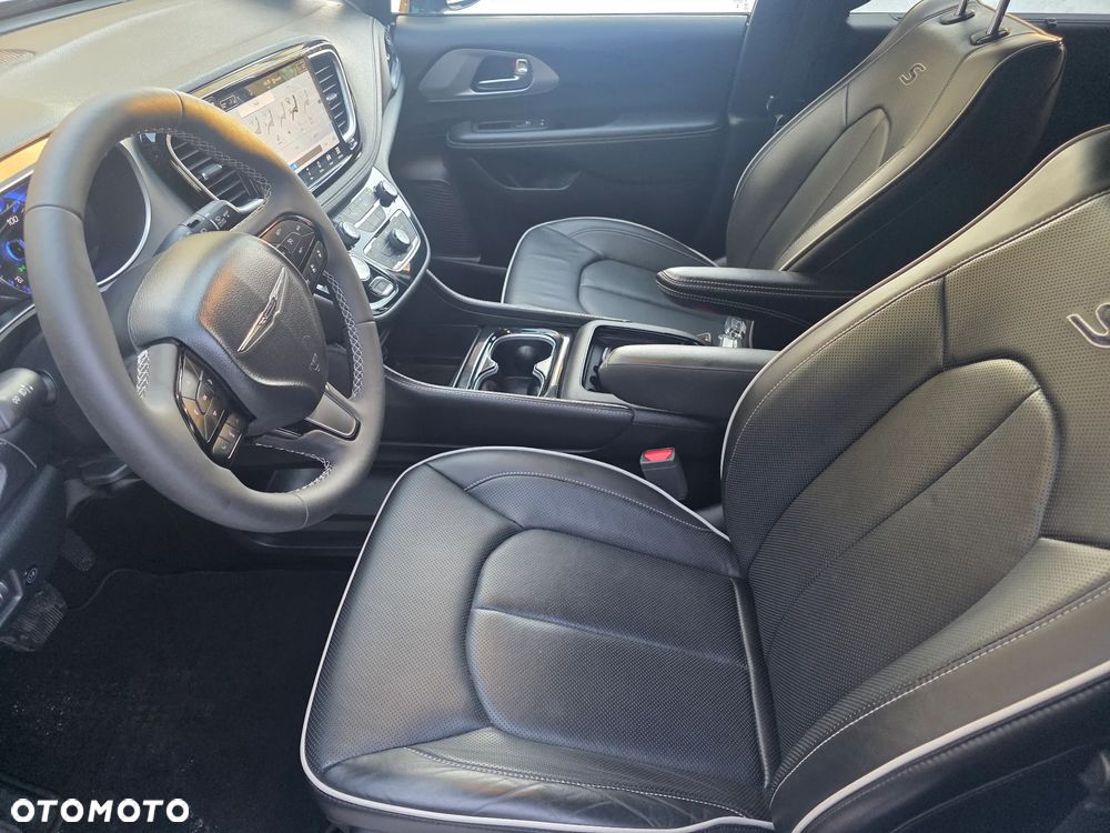 Chrysler Pacifica - 11