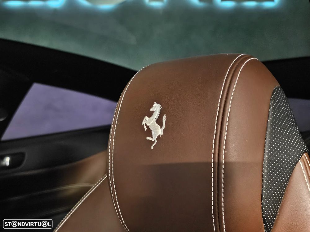 Ferrari GTC4 Lusso T - 23