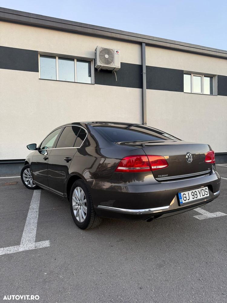 Volkswagen Passat 1.6 TDI BlueMotion Technology DSG Trendline - 4