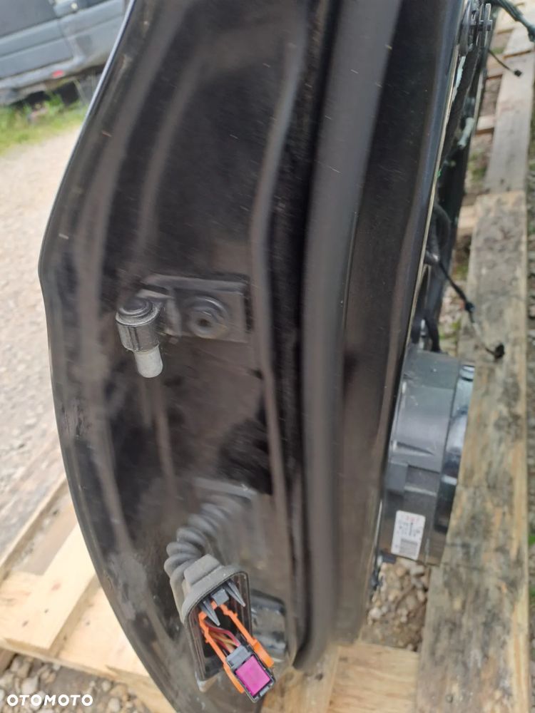 Volkswagen Passat B6 drzwi kompletne kod lakieru LC9X - 6