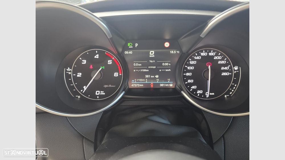 Alfa Romeo Giulia 2.2 D Estrema Q4 AT8 - 23