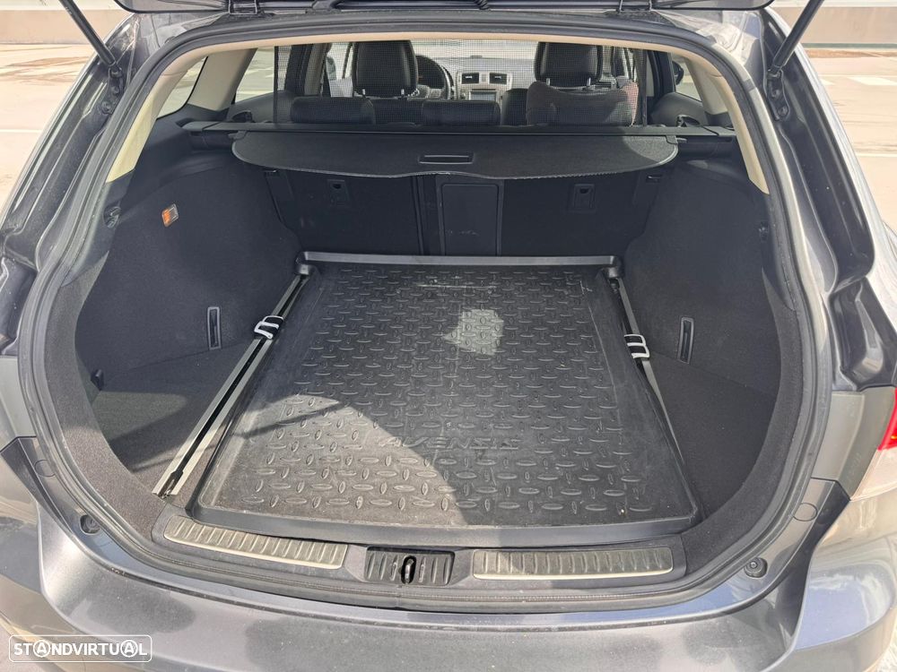 Toyota Avensis SW 2.0 D-4D Exclusive +GPS - 15