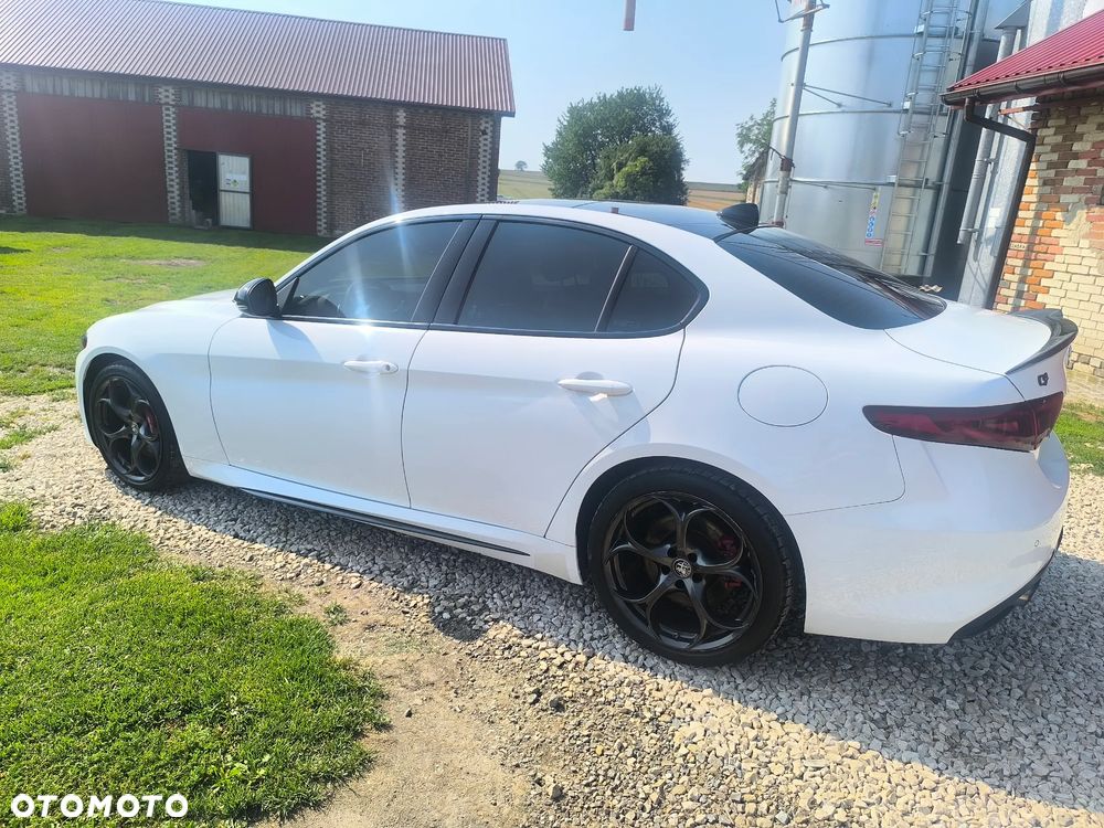 Alfa Romeo Giulia 2.0 Turbo 16V AT8-Q4 Ti - 8