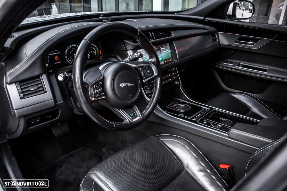 Jaguar XF Sportbrake 20d AWD Aut. R-Sport - 25