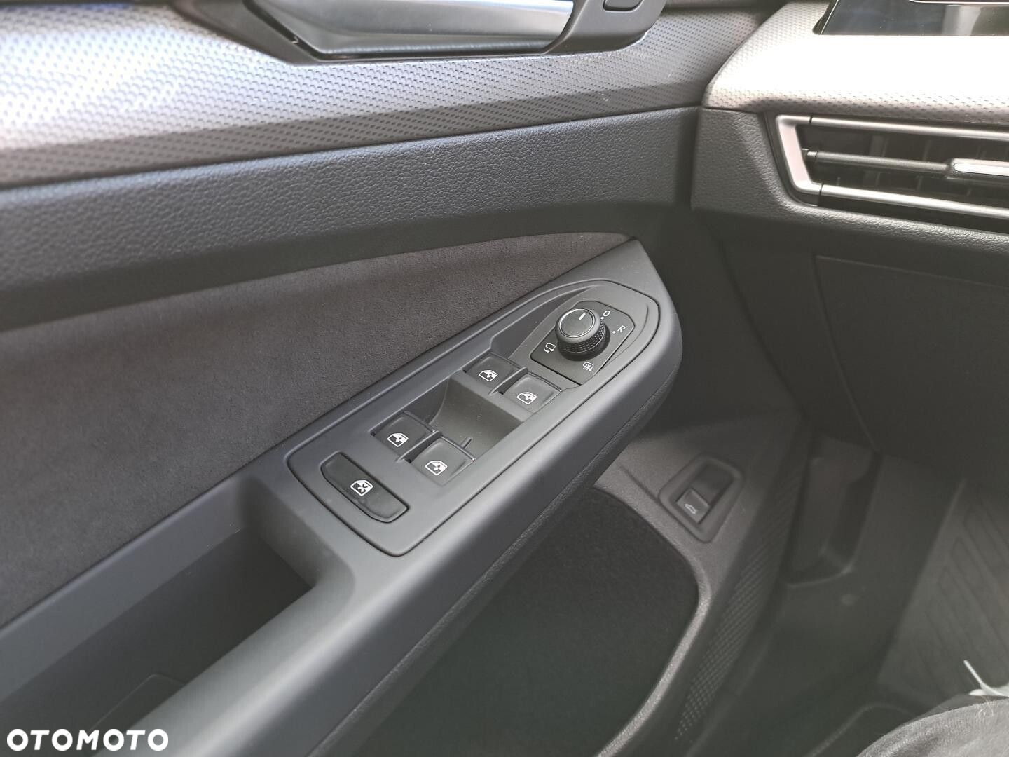 Volkswagen Golf - 24