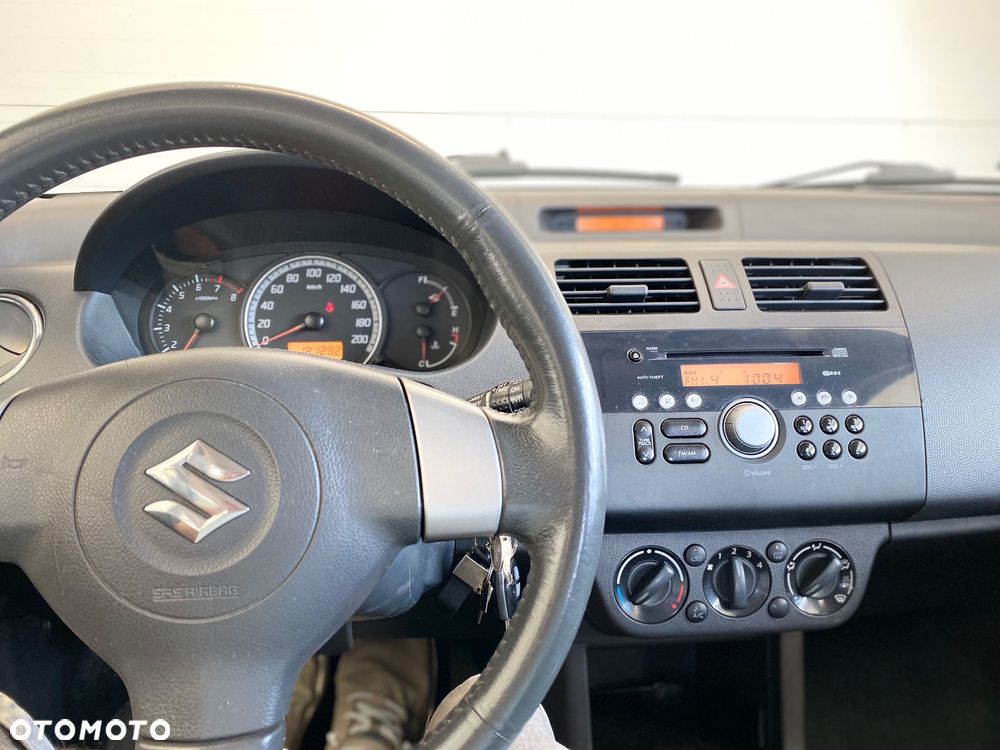 Suzuki Swift 1.3 Club - 24
