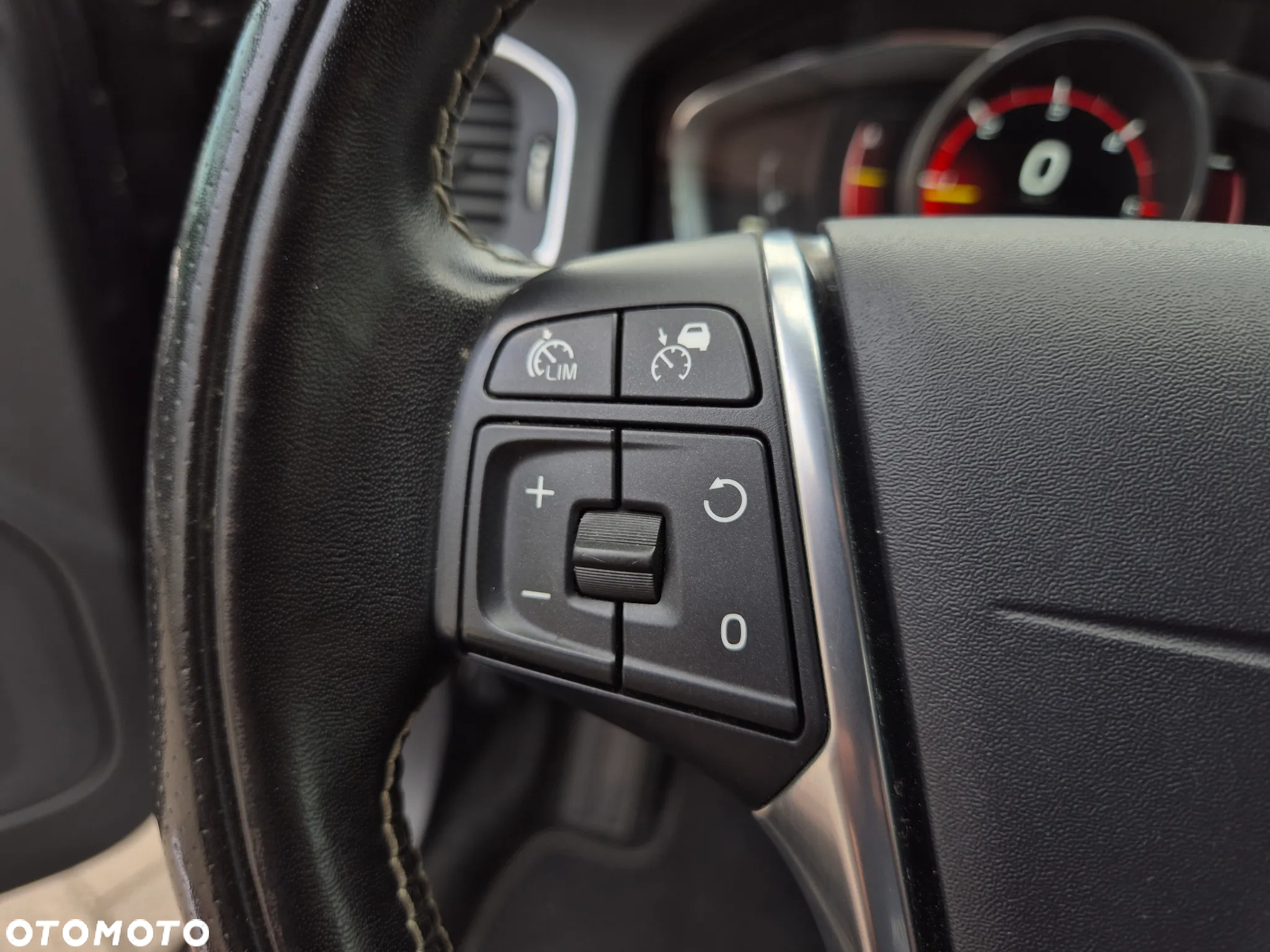 Volvo V60 D3 Drive-E R-Design Kinetic - 26