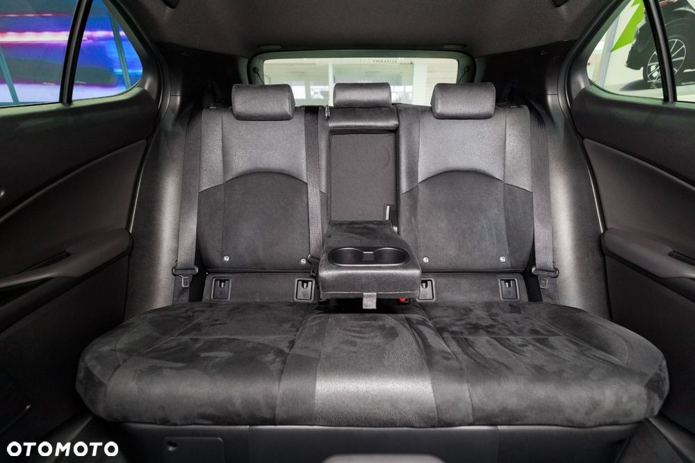 Lexus UX - 25