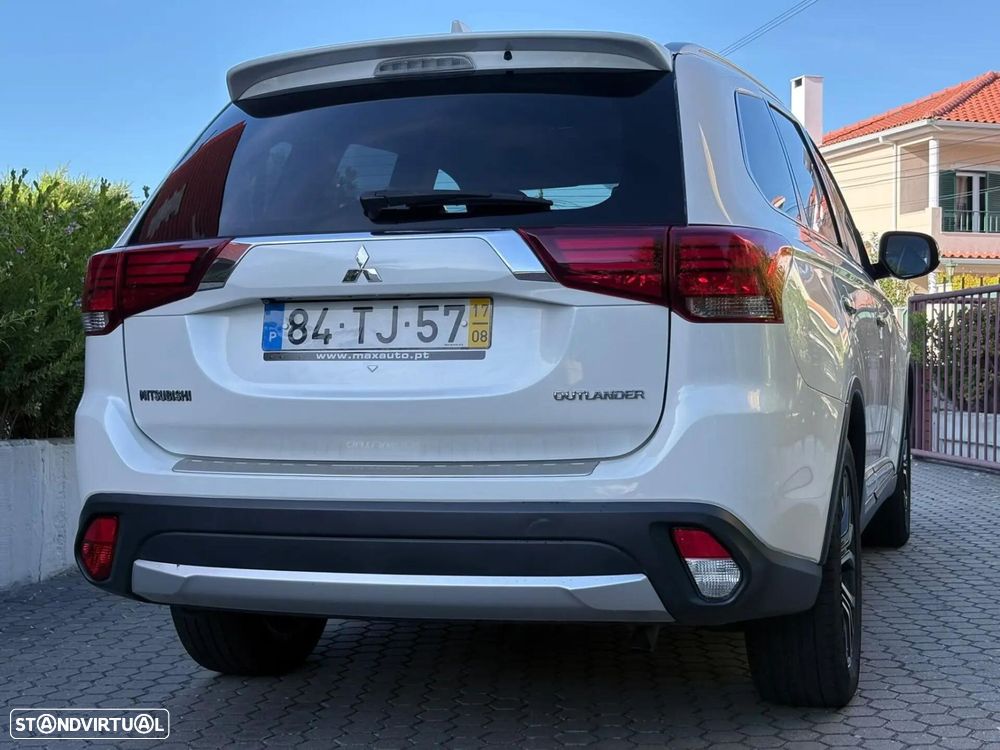 Mitsubishi Outlander 2.2 DI-D Instyle Navi - 23