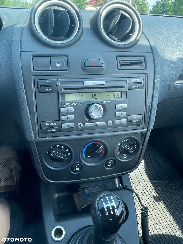 Ford Fiesta 1.3 Ambiente - 9