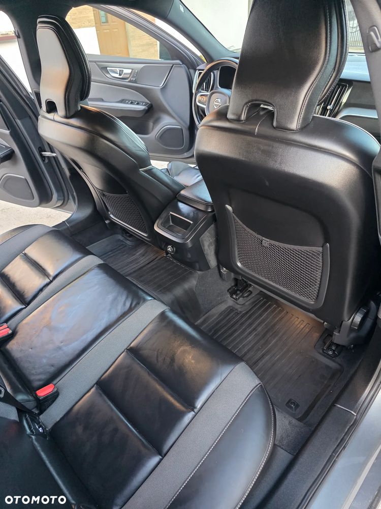 Volvo V60 D4 R-Design - 19