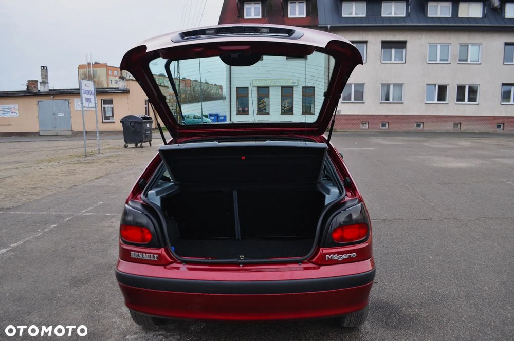 Renault Megane 1.6 RN - 9