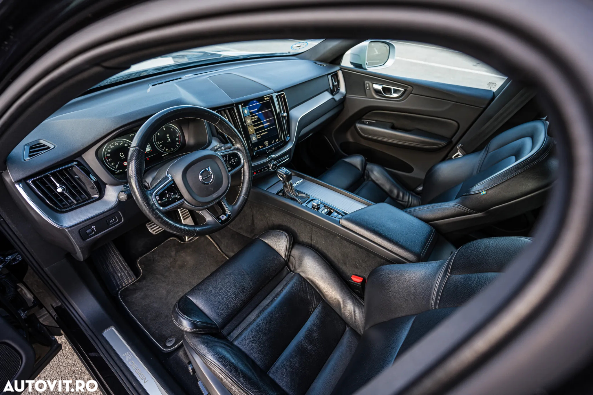 Volvo XC 60 D4 AWD Geartronic RDesign - 12